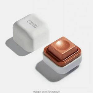ตลับอายแชโดว์สีขาว