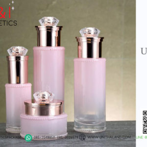 ขวดรองพื้นสีชมพู